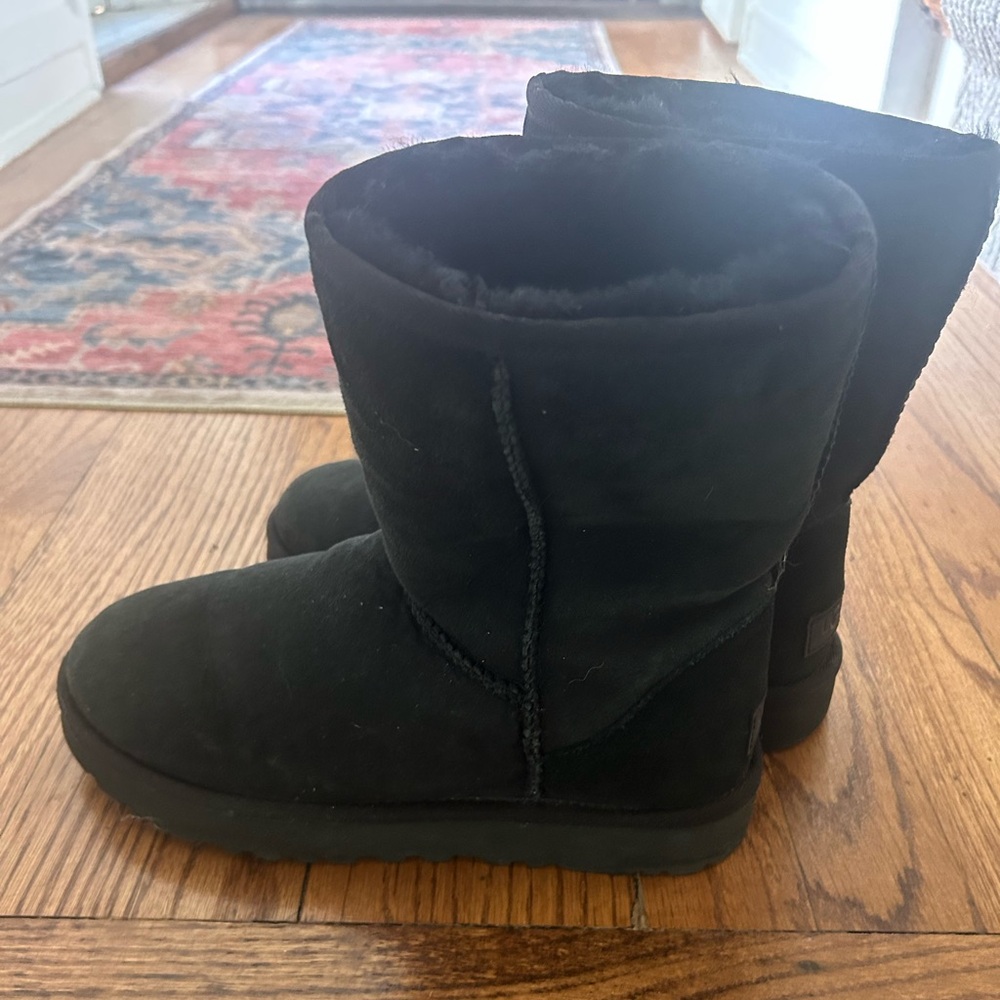 UGG Women’s Classic Short Boot